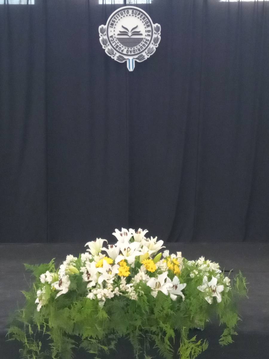 Escenario con flores